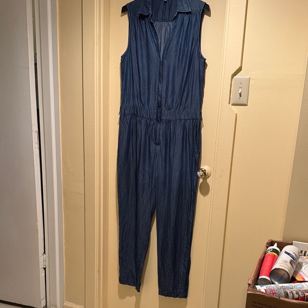 Chic Sleeveless Denim Jumpsuit